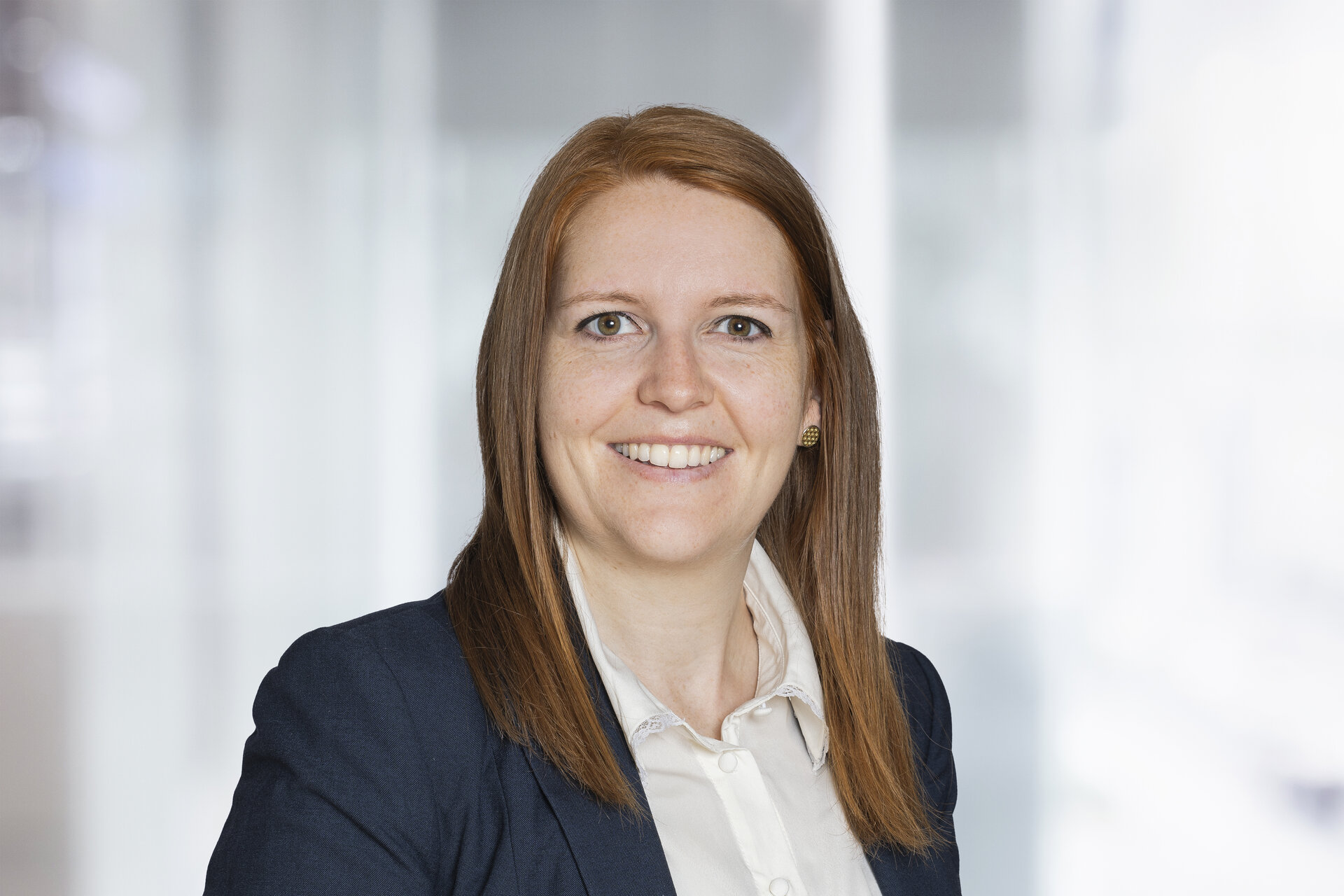 frau-in-businesskleidung